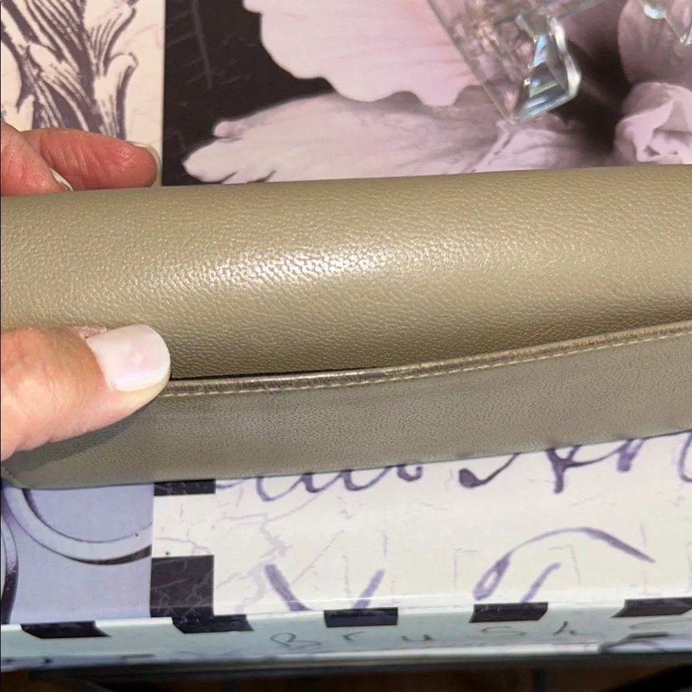 See By Chloe Taupe and White Aura Long Flap Leather Wallet - Picture 14 of 16